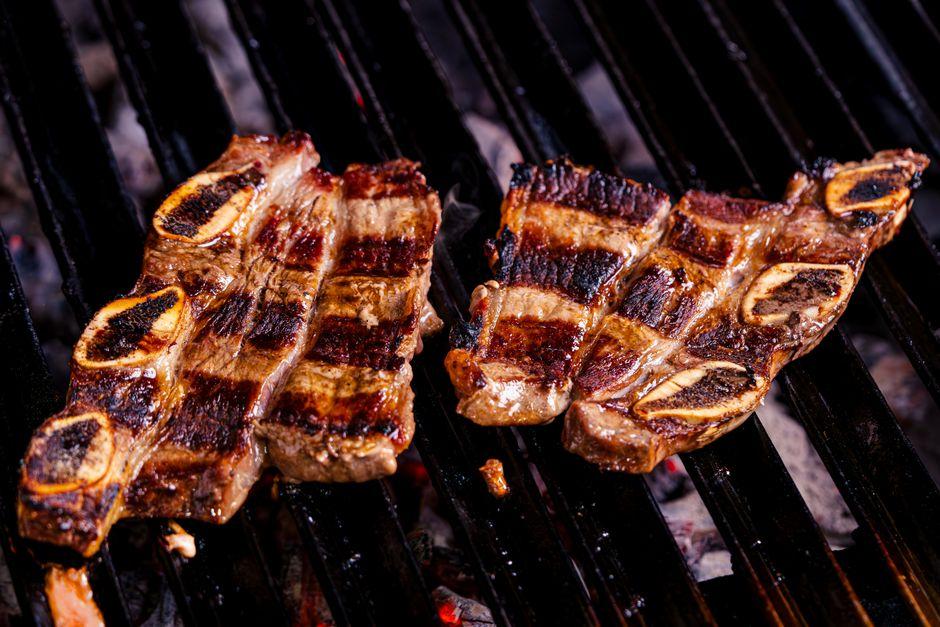 What’s the best way to cook short ribs for tender, flavorful results you’ll love
