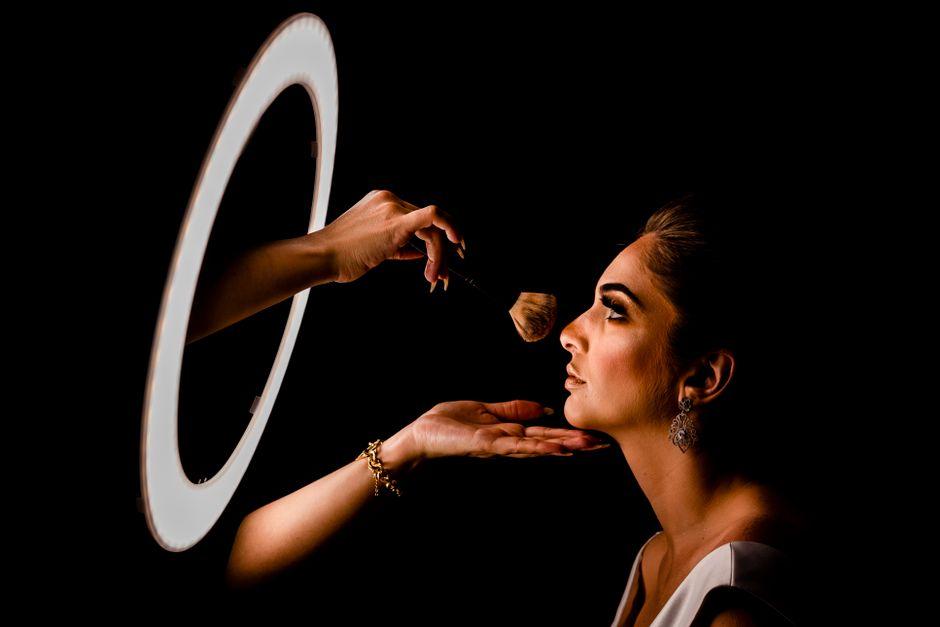 What Is the Best Makeup Lighting for a Natural, Flawless Look?
