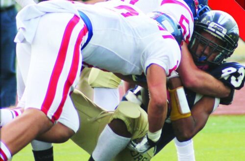 Best Defensive Line Gear – The 4-4 Swarm Defense: Defensive Line Review